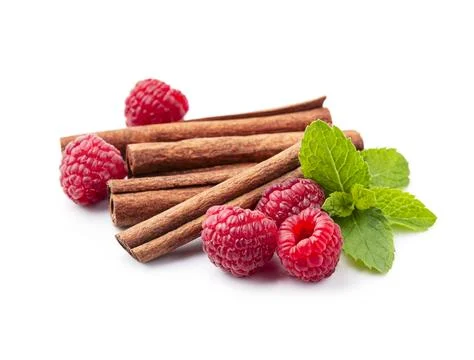 Cinnamon stick with raspberry with mint Foto stock