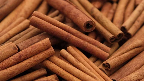 Cinnamon stick of spin around themselves top view. heap of cinnamon sticks Stock-Footage 141521323