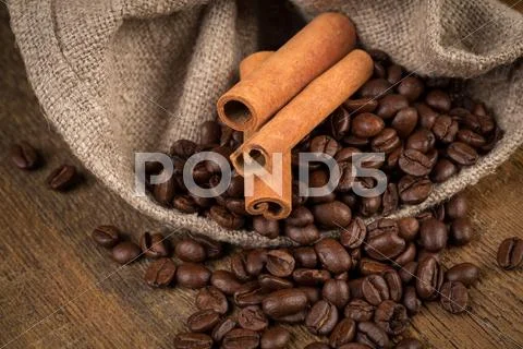 Cinnamon sticks Stock Photos