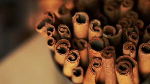 Cinnamon sticks slowly rotating Vídeos de archivo 64409334