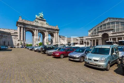Cinquantenaire Arch with Statue, Brussels Stock Photos
