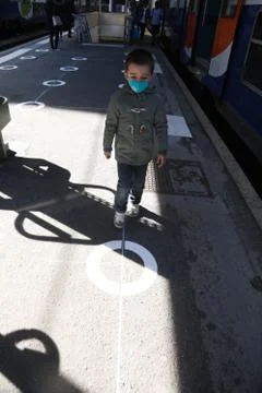 Circle on cement ground floor of a walkway Foto stock