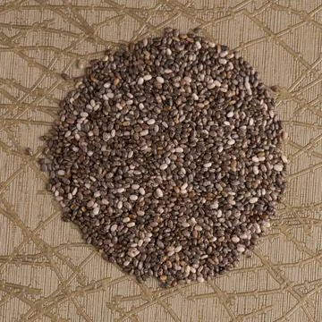 Circle of chia seeds Top view of chia seeds against green vinyl background... Foto stock
