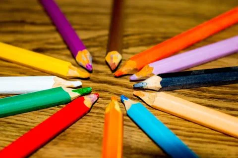 Circle of colored pencils Stockfoto's