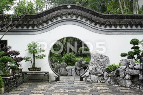 Circle entrance of Chinese garden in Hong Kong Stock Photos