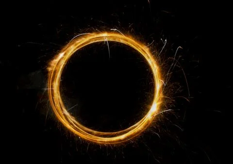 Circle of fire with copy space on black abstract banner. Burning sparklers Foto stock