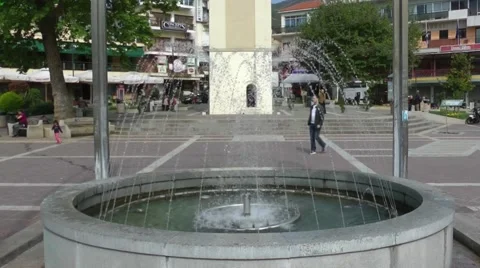 Circle fountain in a square Vídeos de archivo 49902276