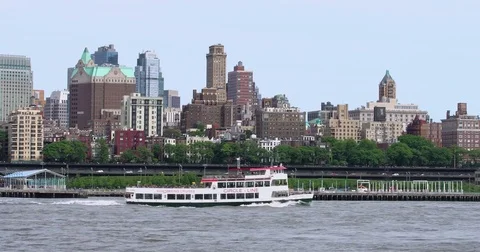 Circle Line cruise boat pass by on the East River in Manhattan Stock Footage 77734412