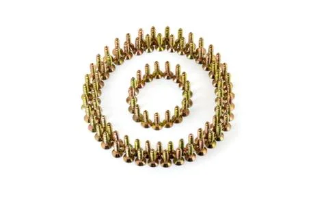 The circle is lined with yellow avarage galvanized screws isolated on white b Stock-Fotos