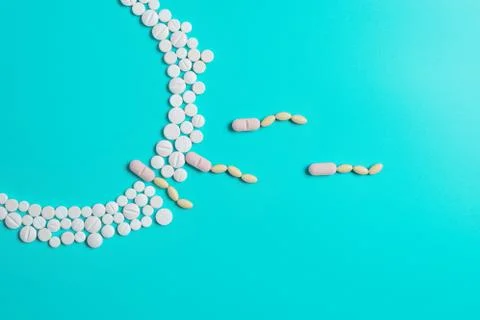 The circle is made up of white tablets on a blue background Stock Photos