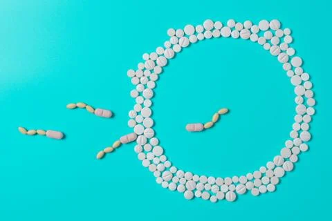 The circle is made up of white tablets on a blue background Stock Photos
