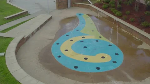 Circle pan right to left of water fountain shooting water Stock Footage 171135202