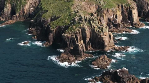 Circle right over the dramatic tip of Land’s End at sunset Vídeos de archivo 311931489