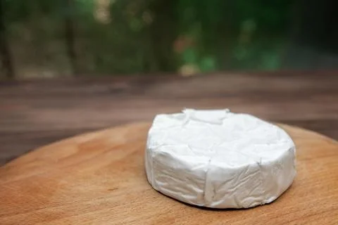 A circle of soft brie cheese with white mold from cow's milk Foto stock