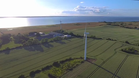 Circling shot of windmill and fields Video stock 113041816