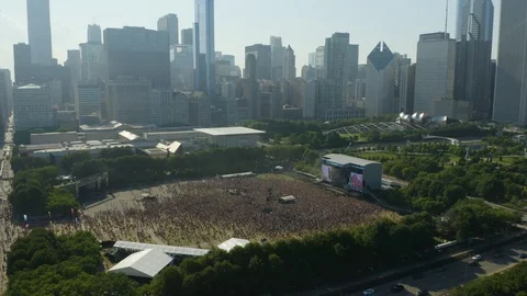 Circling View of Lollapalooza Crowds Stock Footage 114169341