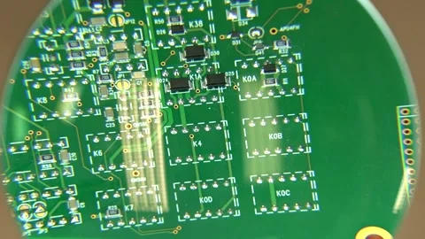 Circuit board controlled under microscope magnifying glass 스톡 동영상 295380012