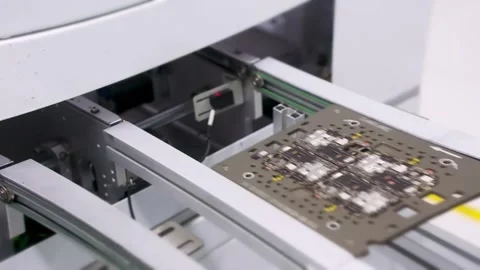 Circuit board panel moving on conveyor in SMT line 스톡 동영상 347981399