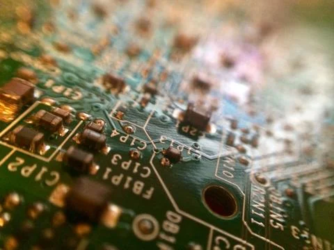 Circuit board with surface mounted devices, selective focus, at oblique angle Foto stock