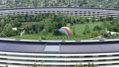 Circular Apple Park ring encloses lush green courtyard grounds, colorful Stock Footage 339994428