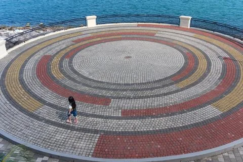 Circular colorful stone paving pattern on a seaside promenade Foto stock