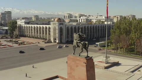 A circular flyby of the Monument to the hero Manas on horseback Stock-Footage 259967879