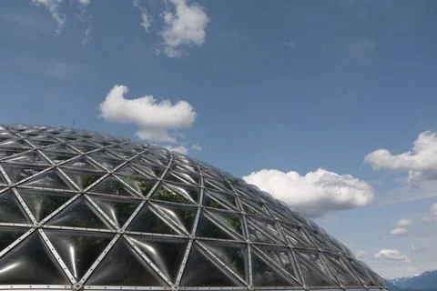 Circular glass outer surface of the Bloedel Conservatory with a triangular patte 库存照片