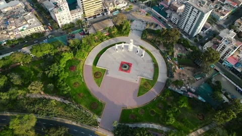 Circular maze of monuments in the middle of a busy city on a summer evening Stock Footage 293643183
