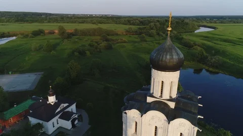 Circular overflight of the Church of the Intercession on the Nerl, Russia. Stock Footage 109100573