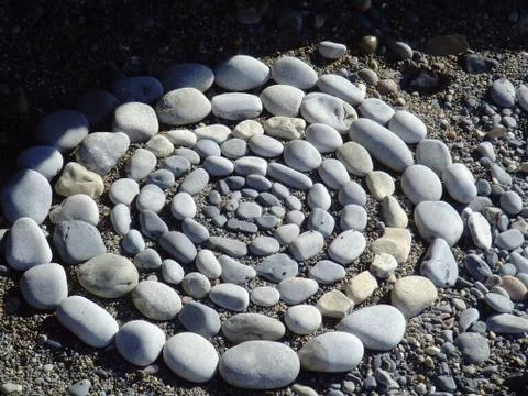 Circular pattern made of pebbles Stockfoto's
