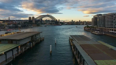 Circular Quay jetty with Harbour Bridge in 4k time lapse Vídeos de archivo 114565784