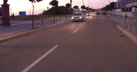 Circular on the road at the end of the day - Circular na estrada ao fim do dia Stock Footage 77724058