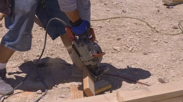 Circular Saw Cutting Wood Video stock 86142171