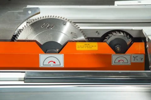 Circular toothed blades Elements A precision circular saw cutting machine Foto stock
