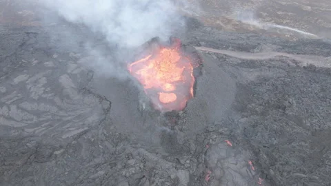 Circular view from above of Litli Hrutur Eruption, Iceland 4K 스톡 동영상 247933573