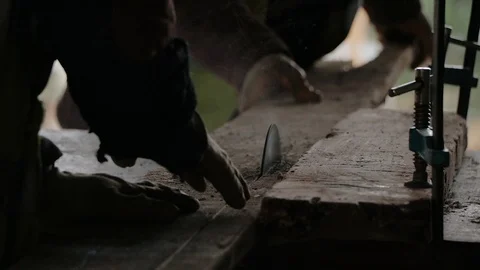 Circulating electric saw saws the board Video stock 124152073