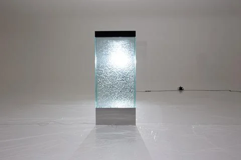 Circulating water in polycarbonate panel provides healing spiritual vibe Stock-Fotos