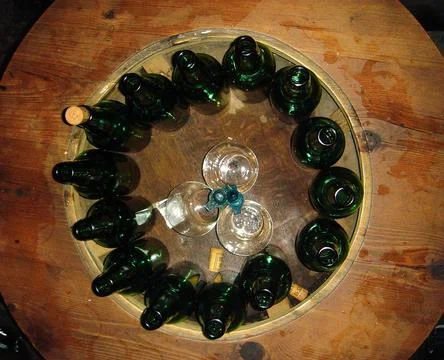 Círculo con botellas de sídra - Circle with silk bottles Stock Photos