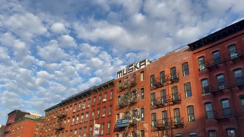Cirrocumulus cloud float over Apartments at East Village in New York City. Vídeo Stock 315141845