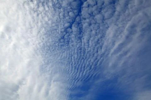 Cirrus clouds on the blue sky background. Thready and abstract sky pattern Foto stock