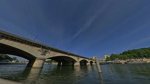 CITIESP5BRIEF PARIS, EMPTY, LOCKDOWN, 360° CAMERA, EIFFEL TOWER AND THE SEINE. Video stock 154907433