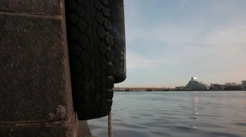 Citiscape with a river Vídeo Stock 61610182