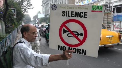 Citizens movement, grassroots activity, noise pollution, traffic, Kolkata, India Video stock 48785042