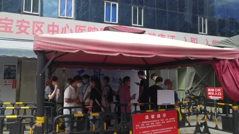 Citizens must scan "yuekang code" before seeing a doctor in a hospital Stock Footage 197923416