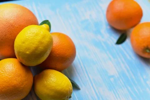 Citrus fruit lying on the table Foto stock