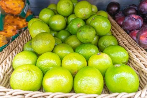 Citrus pattern, fresh lemon lime on the shelves in the supermarket for customers 스톡 사진