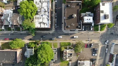 City block rooftops directly below in East Orange Vídeos de archivo 108295947