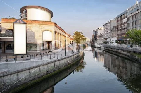 City Channel Mockup Plantilla PSD