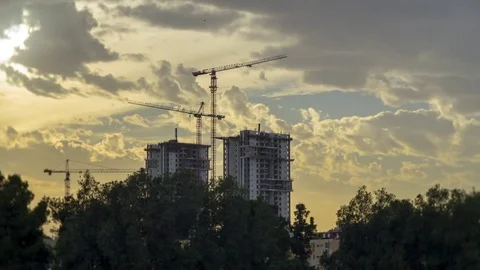 City clouds Time lapse with hyper-zoom Video stock 83928144
