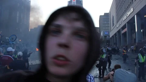 City in disarray during sad and violent Vancouver NHL hockey riots of 2011 Vidéo 127204316